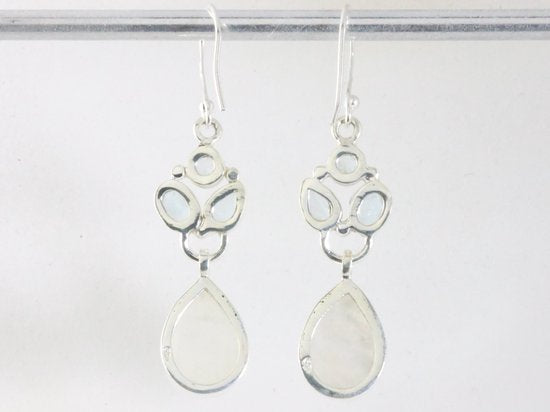 Zilveren oorbellen met regenboog maansteen en blauwe topaas afbeelding 2