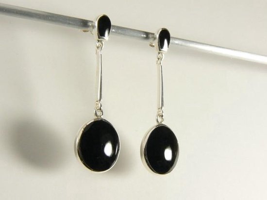 Lange ronde zilveren oorstekers met onyx afbeelding 2