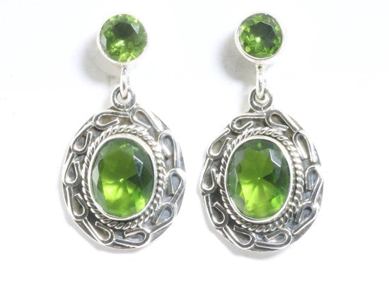 Bewerkte zilveren oorstekers met peridoot afbeelding 1