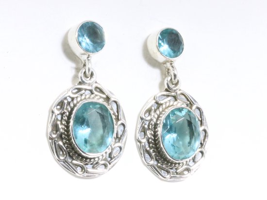 Bewerkte zilveren oorstekers met blauwe topaas afbeelding 2