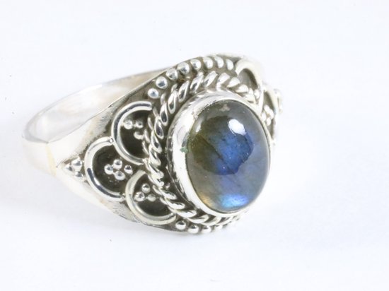 Bewerkte zilveren ring met labradoriet afbeelding 1