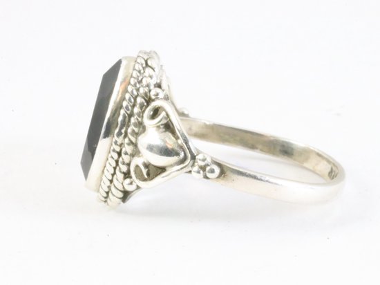 Fijne bewerkte zilveren ring met onyx afbeelding 2