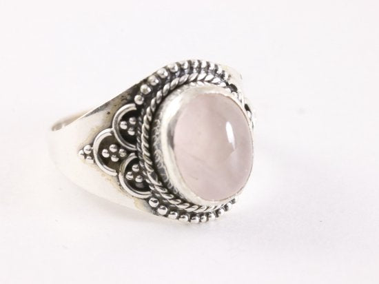 Bewerkte zilveren ring met rozenkwarts afbeelding 1