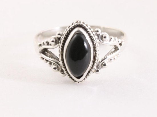 Fijne bewerkte zilveren ring met onyx afbeelding 4