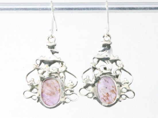 Bewerkte zilveren oorbellen met paarse cacoxeniet en zeepaardje afbeelding 2
