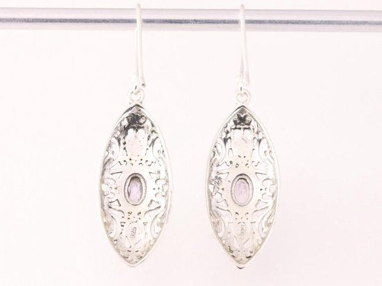 Lange opengewerkte zilveren oorbellen met amethist afbeelding 3
