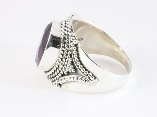 Bewerkte zilveren ring met gefacetteerde onyx afbeelding 2