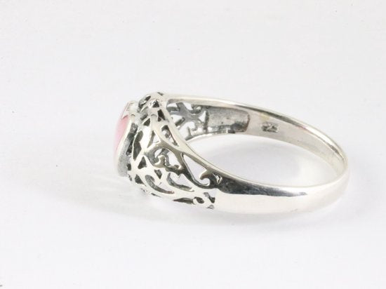 Opengewerkte zilveren ring met roze parelmoer hartje afbeelding 2
