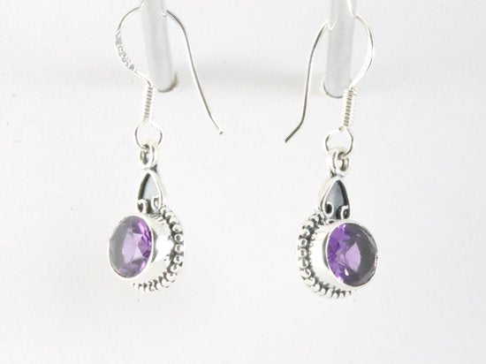 Fijne bewerkte zilveren oorbellen met amethist afbeelding 2
