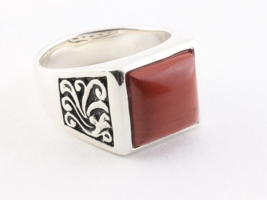 Zware bewerkte zilveren herenring met rode jaspis afbeelding 1