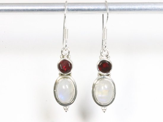 Fijne bewerkte zilveren oorbellen met regenboog maansteen en granaat afbeelding 4