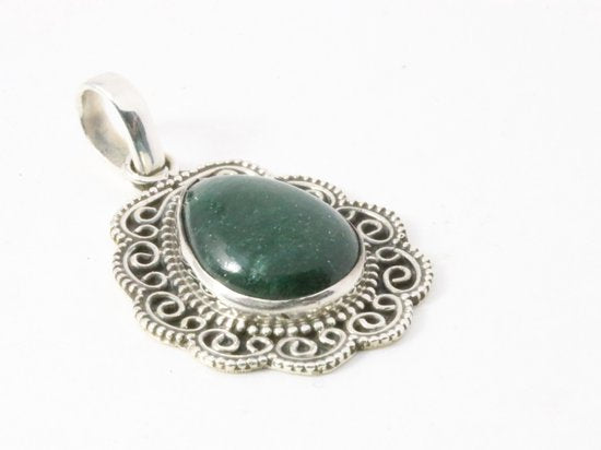 Bewerkte zilveren hanger met jade afbeelding 2