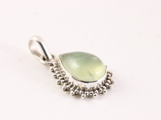 Fijne bewerkte druppelvormige zilveren hanger met prehniet afbeelding 2