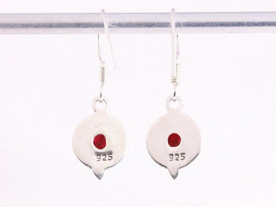 Fijne bewerkte ronde zilveren oorbellen met blauwe saffier afbeelding 3