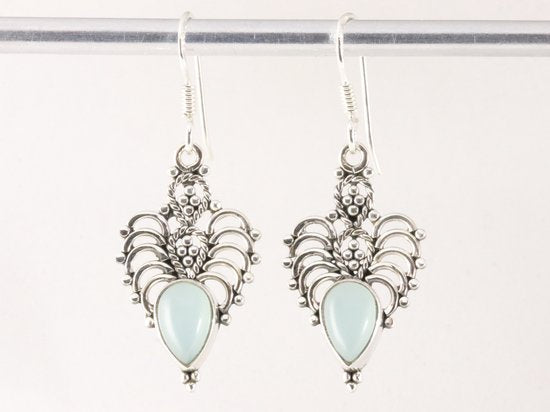Opengewerkte zilveren oorbellen met aqua chalcedoon afbeelding 1