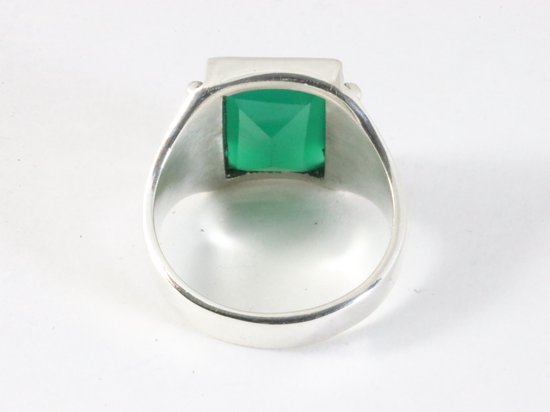 Bewerkte rechthoekige zilveren ring met groene onyx afbeelding 3