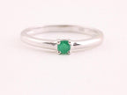 Fijne hoogglans zilveren ring met smaragd afbeelding 4