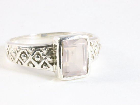 Bewerkte zilveren ring met rozenkwarts afbeelding 1