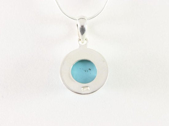 Ronde bewerkte zilveren hanger met amazone turkoois aan ketting afbeelding 3
