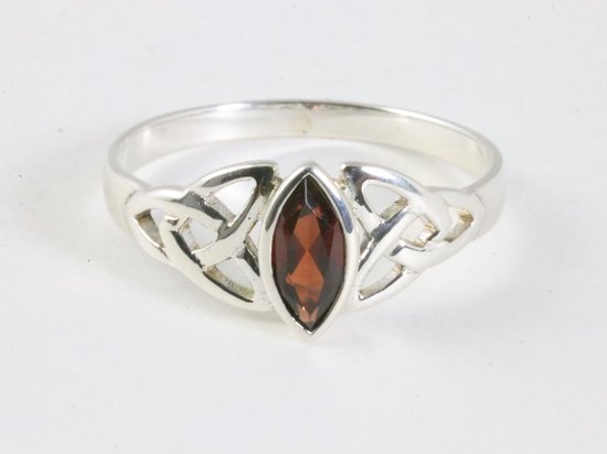 Fijne opengewerkte hoogglans zilveren ring met granaat afbeelding 4