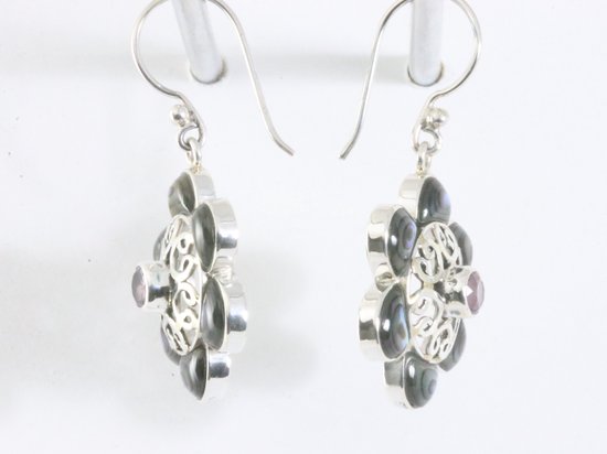Opengewerkte zilveren oorbellen met abalone schelp en amethist afbeelding 2