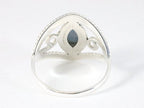 Opengewerkte zilveren ring met blauwe opaal afbeelding 3
