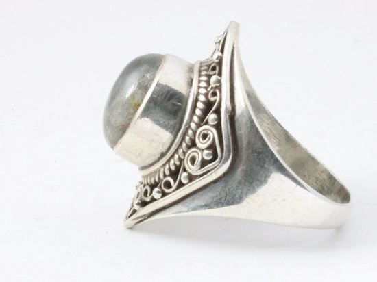 Bewerkte zilveren ring met labradoriet afbeelding 2