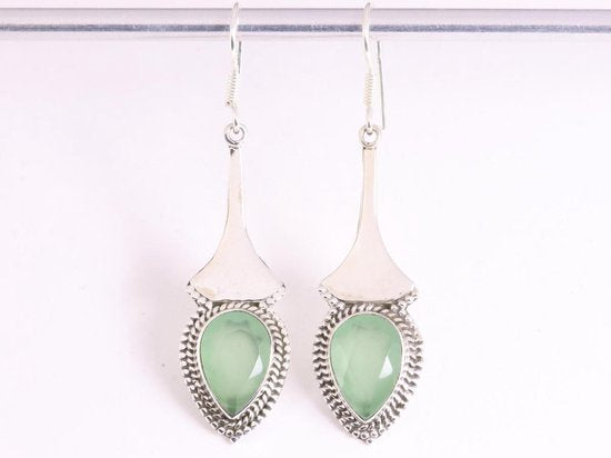 Lange bewerkte zilveren oorbellen met prehniet afbeelding 4