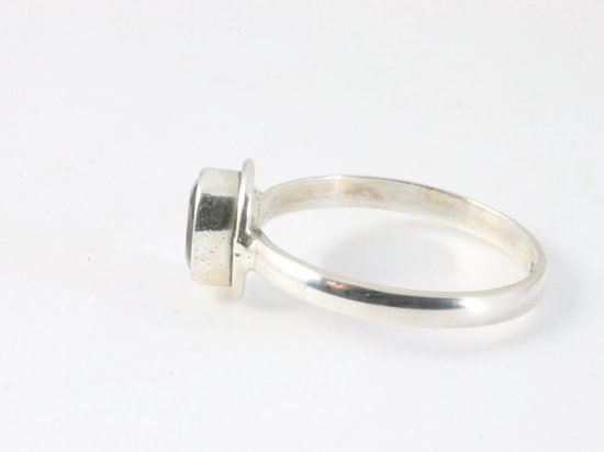 Fijne zilveren ring met amethist afbeelding 2