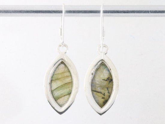 Bewerkte zilveren oorbellen met labradoriet afbeelding 3