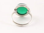 Ronde zilveren ring met groene onyx afbeelding 3