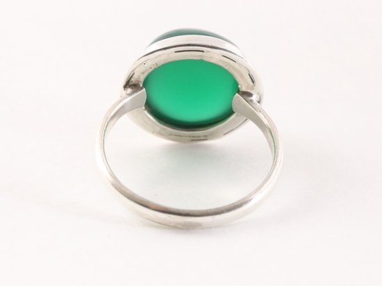 Ronde zilveren ring met groene onyx afbeelding 3