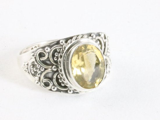 Bewerkte zilveren ring met citrien afbeelding 1