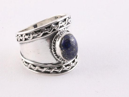 Bewerkte zilveren ring met lapis lazuli afbeelding 1