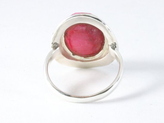 Bewerkte zilveren ring met robijn afbeelding 3