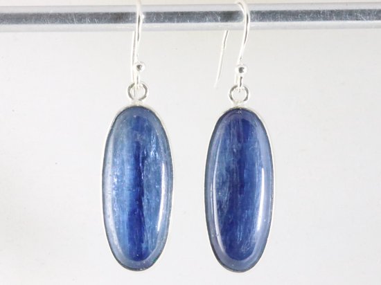 Zilveren oorbellen met kyaniet afbeelding 3