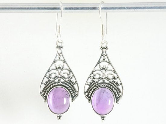 Lange opengewerkte zilveren oorbellen met amethist afbeelding 3