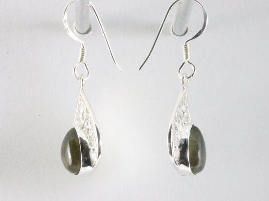 Opengewerkte zilveren oorbellen met labradoriet afbeelding 2