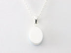 Fijne ovale zilveren hanger met Australische opaal aan ketting afbeelding 3