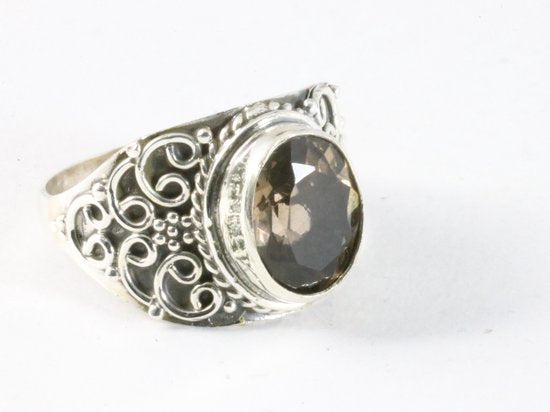 Bewerkte zilveren ring met rookkwarts afbeelding 1
