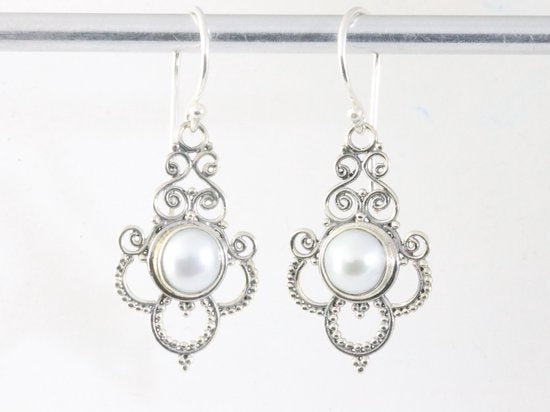 Traditionele bewerkte zilveren oorbellen met zoetwater parel afbeelding 4