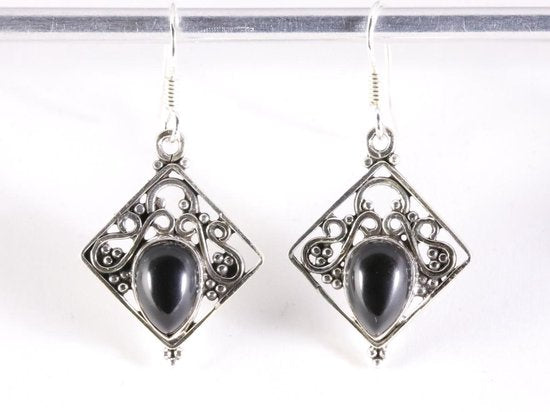 Opengewerkte zilveren oorbellen met onyx afbeelding 4
