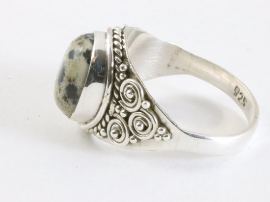 Bewerkte zilveren ring met dalmatier jaspis afbeelding 2