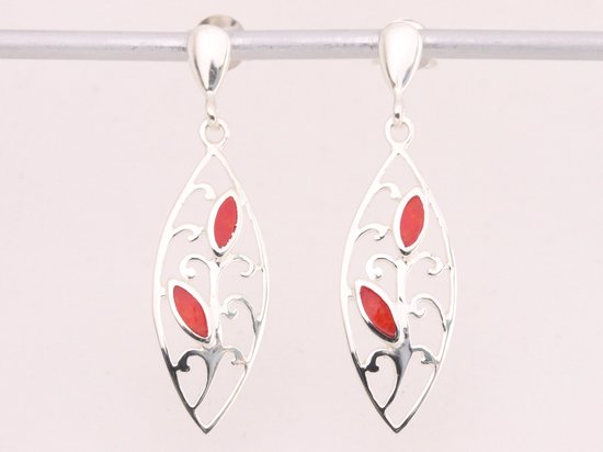 Opengewerkte zilveren oorstekers met rode koraal steen afbeelding 4