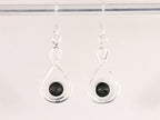 Opengewerkte zilveren oorbellen met onyx afbeelding 3
