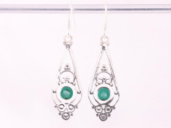Lange opengewerkte zilveren oorbellen met smaragd afbeelding 3