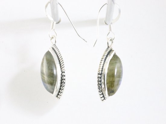 Bewerkte zilveren oorbellen met labradoriet afbeelding 2