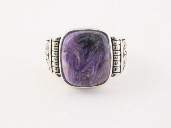 Zware bewerkte zilveren herenring met charoiet afbeelding 3