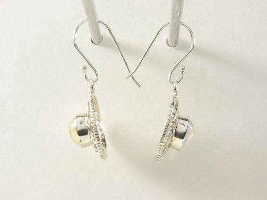 Opengewerkte zilveren oorbellen met Ethiopische opaal afbeelding 2