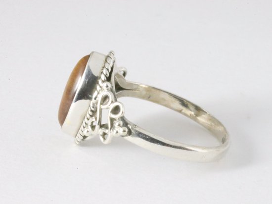 Fijne bewerkte zilveren ring met tijgeroog afbeelding 2